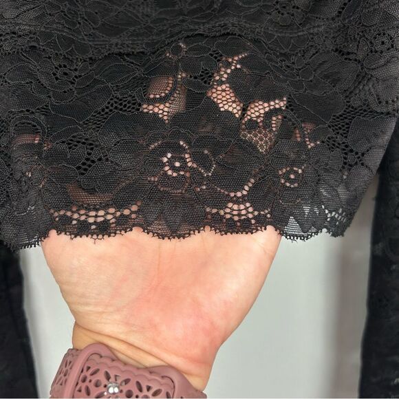 GUESS Kristy Off-The-Shoulder Lace Top Black Sheer 3/4 Sleeves Sz L - Picture 8 of 12